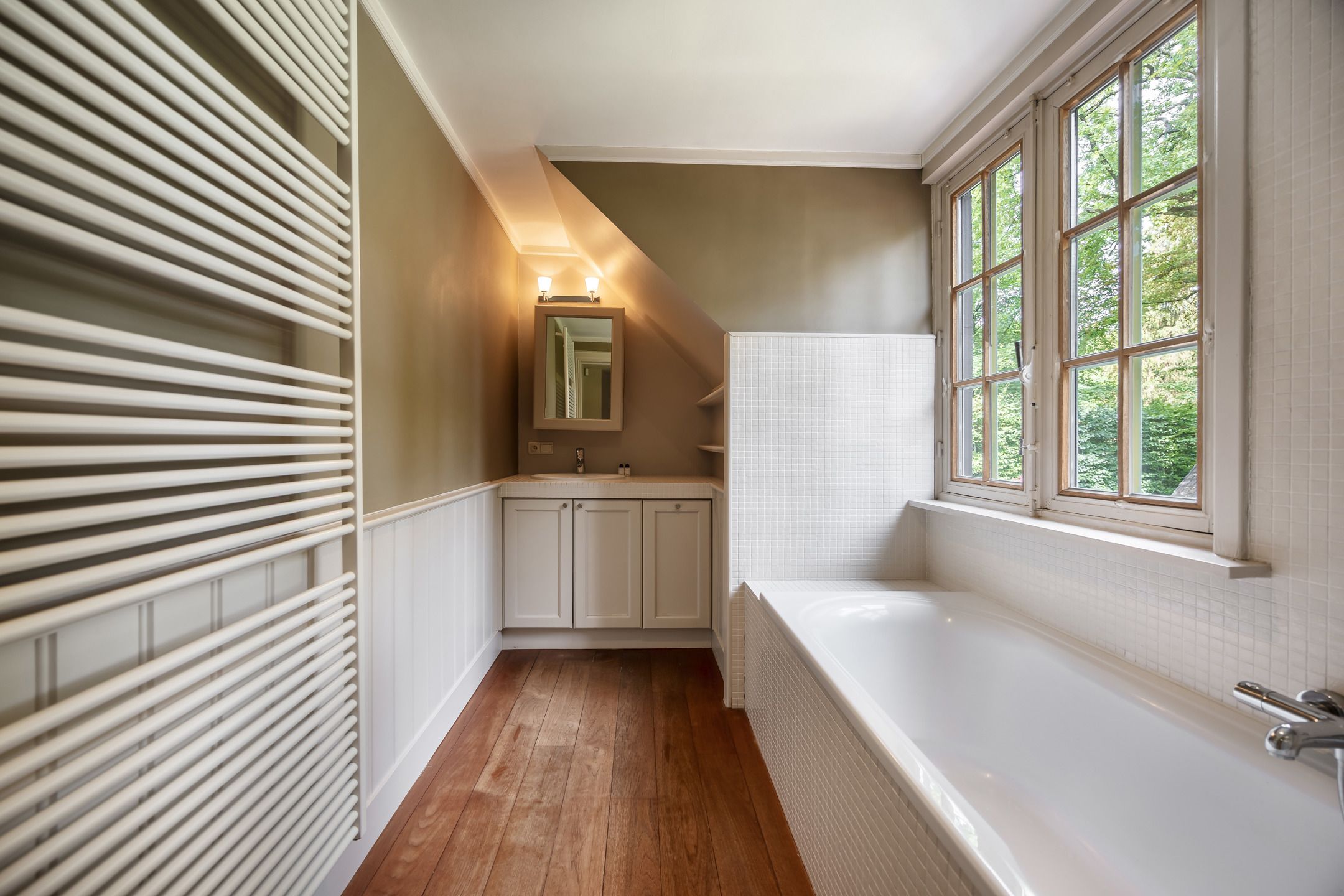 Karaktervolle villa op ca 1.780 m² met bijgebouw en garage foto 30