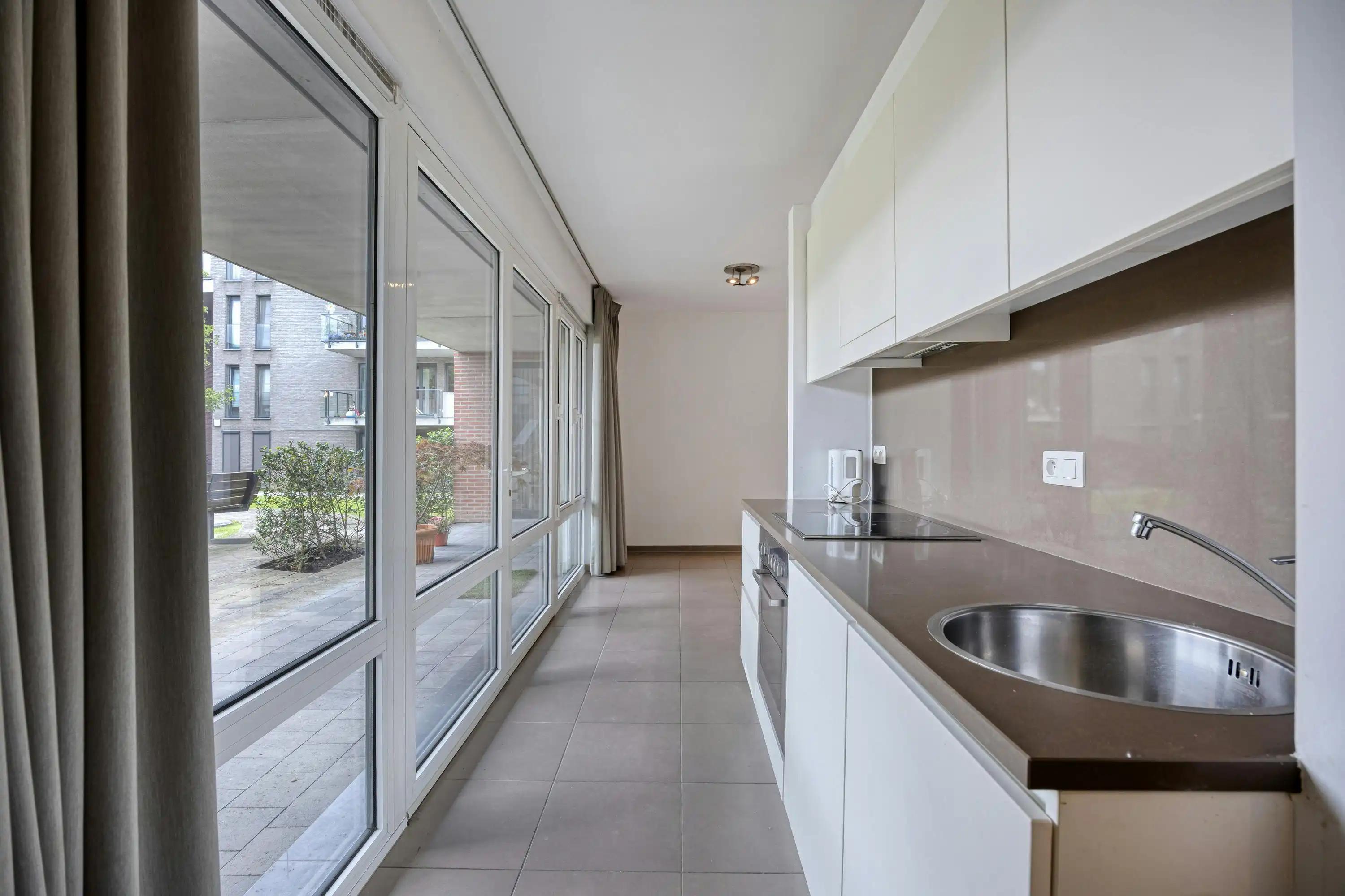 Assistentiewoning met terras en ondergrondse autostaanplaats foto 5