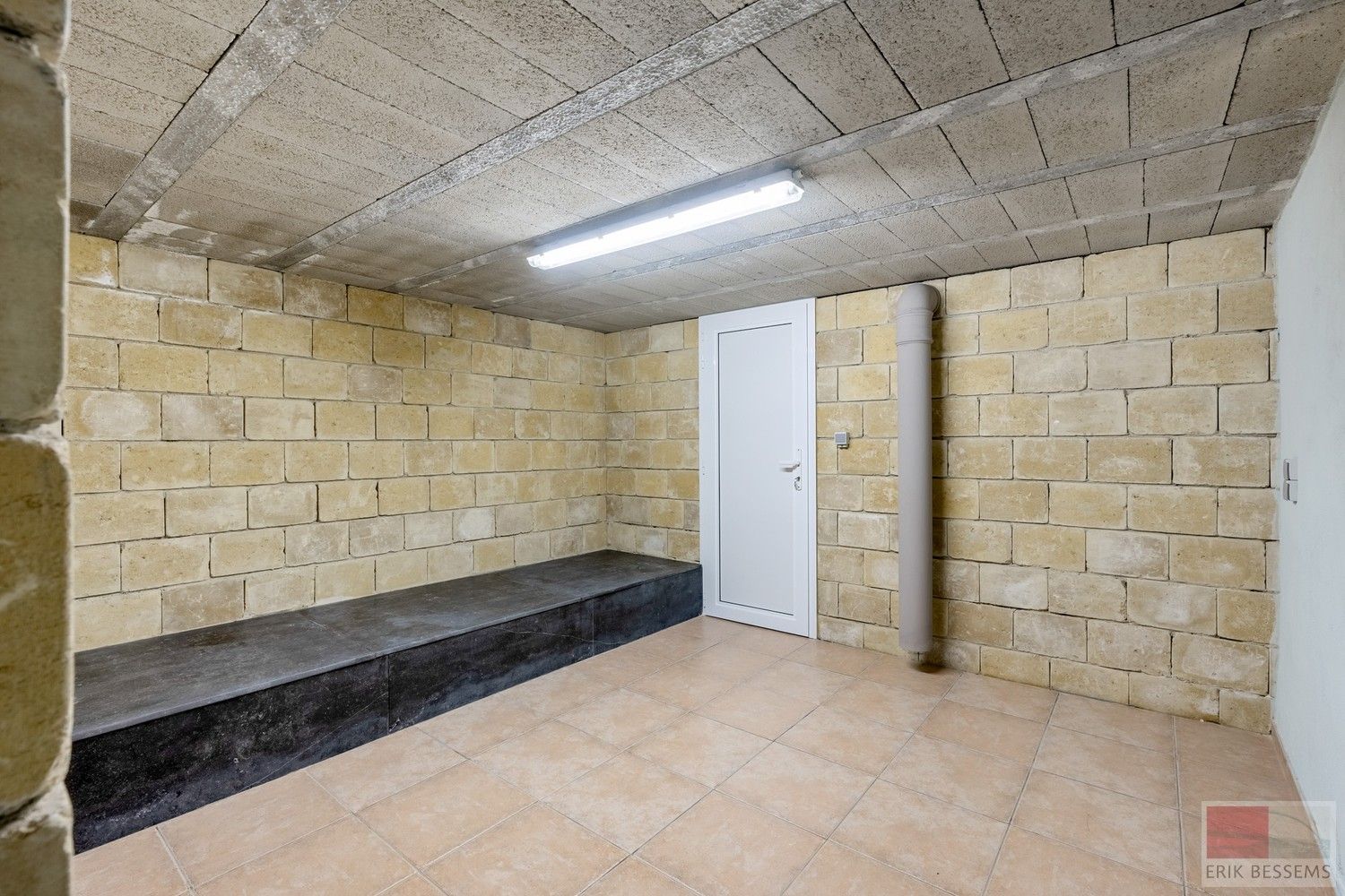 Deze ruime landelijk gelegen woning, met een woonoppervlakte van circa 287 m² en gelegen op een perceel van 3969 m², is voorzien van alle moderne comfort. foto 23