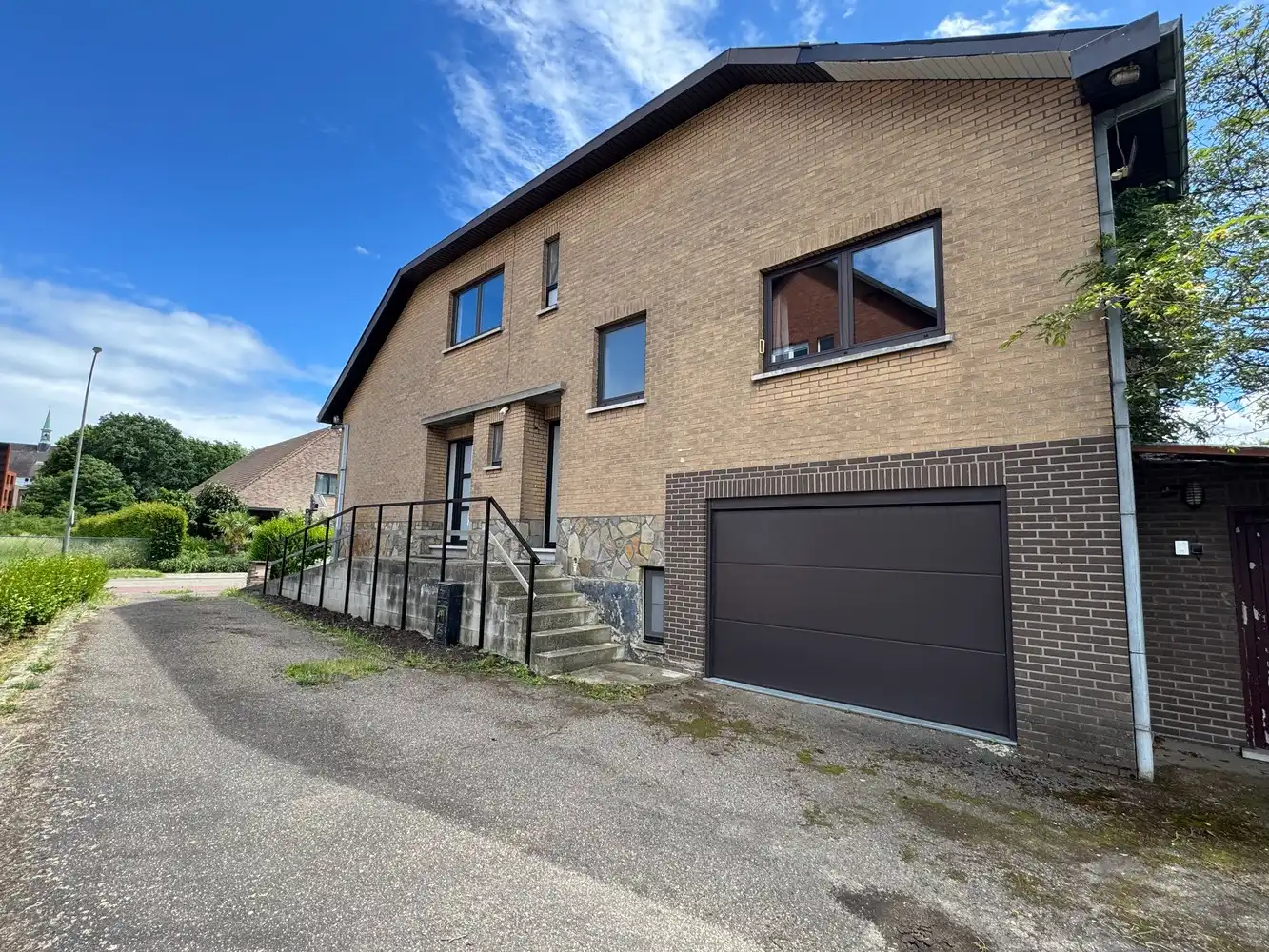 Ruime vrijstaande woning met 4 slpks foto 9