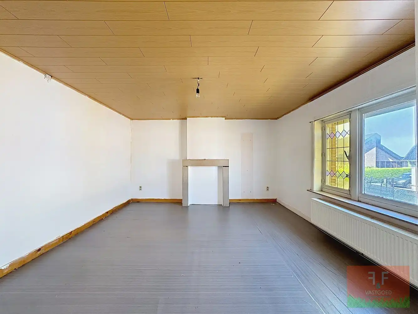 Open bebouwing met 6 slaapkamers, 3 badkamers, inpandige garage en ruime tuin foto 7