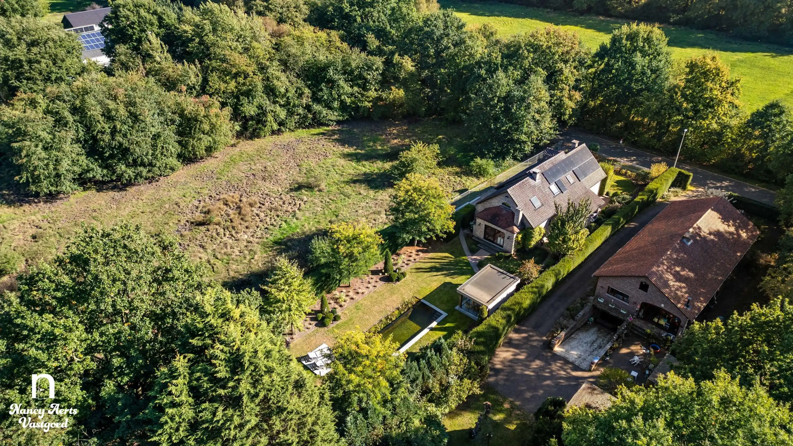 Karaktervolle villa met natuurzwembad en poolhouse in Genk foto 39