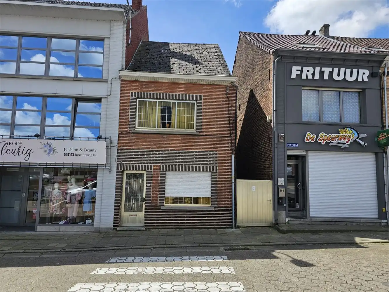 Hoofdfoto van de publicatie: Te renoveren woning met tuin in het centrum van Moerbeke