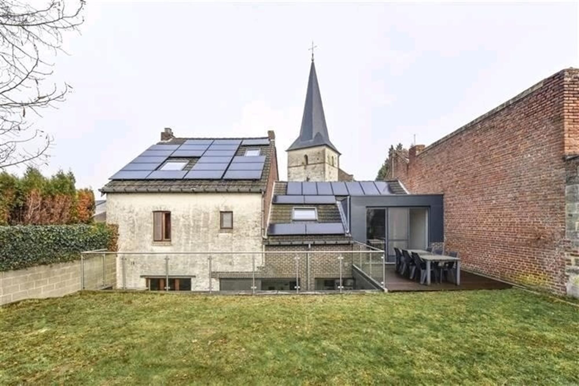 Bijzonder mooi gerenoveerde woning voorzien van 5 slaapkamers foto 30