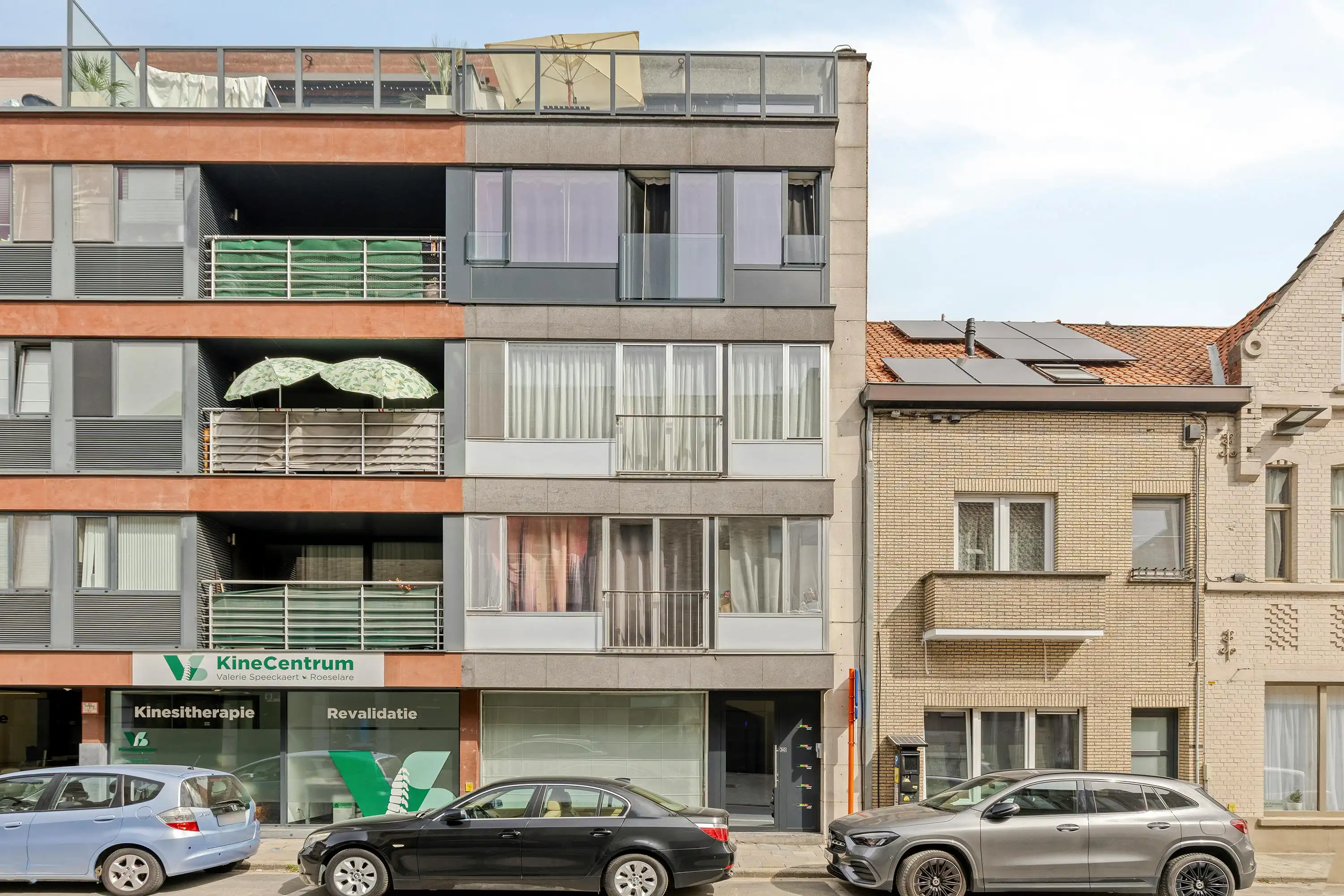 Lichtrijk en ruim appartement met terras te koop in Roeselare foto 12