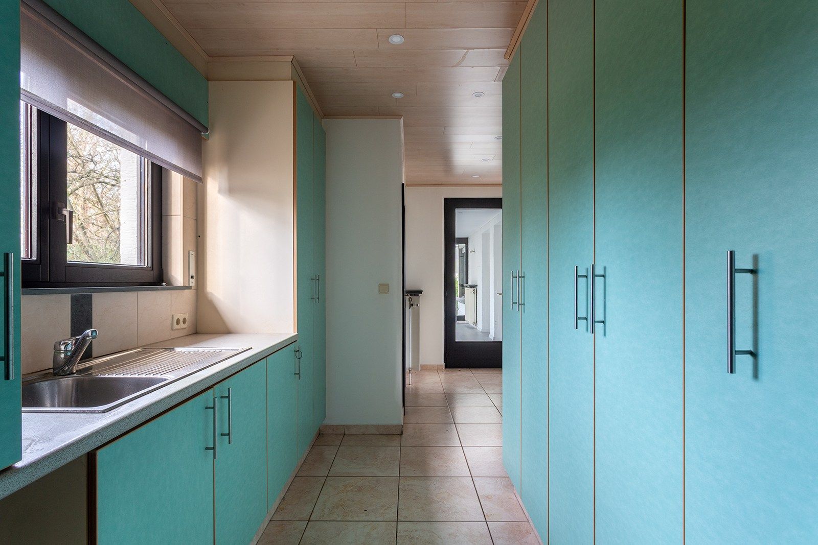 Villa met grote tuin, magazijn én weiland foto 41