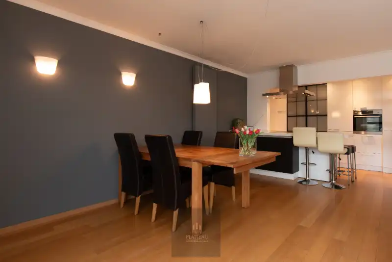 Prachtig appartement met 3 slpk en grote terrassen, zeer centraal gelegen te Nieuwpoort-Stad op slechts 150m van de markt. foto 13