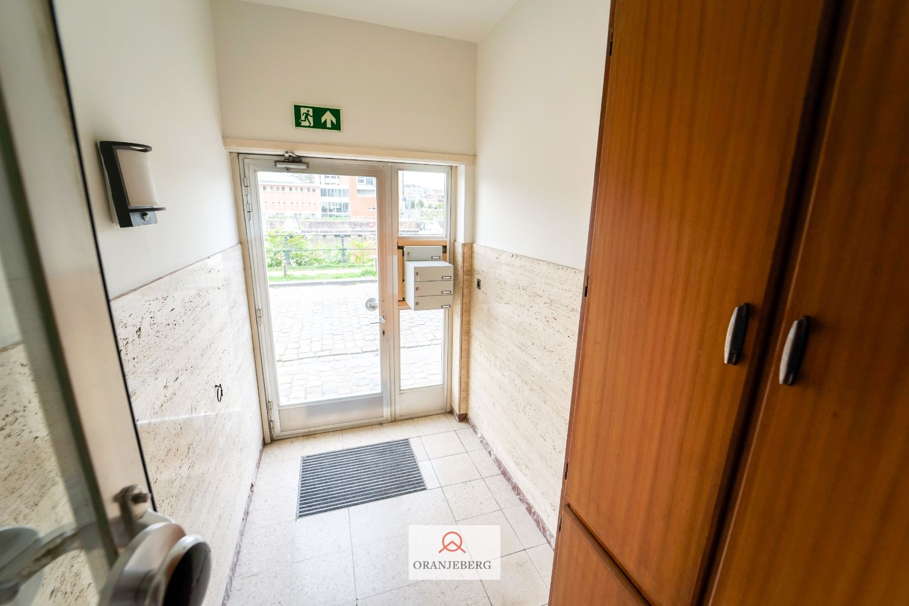 Appartement met prachtig zicht over de Portus Ganda foto 27