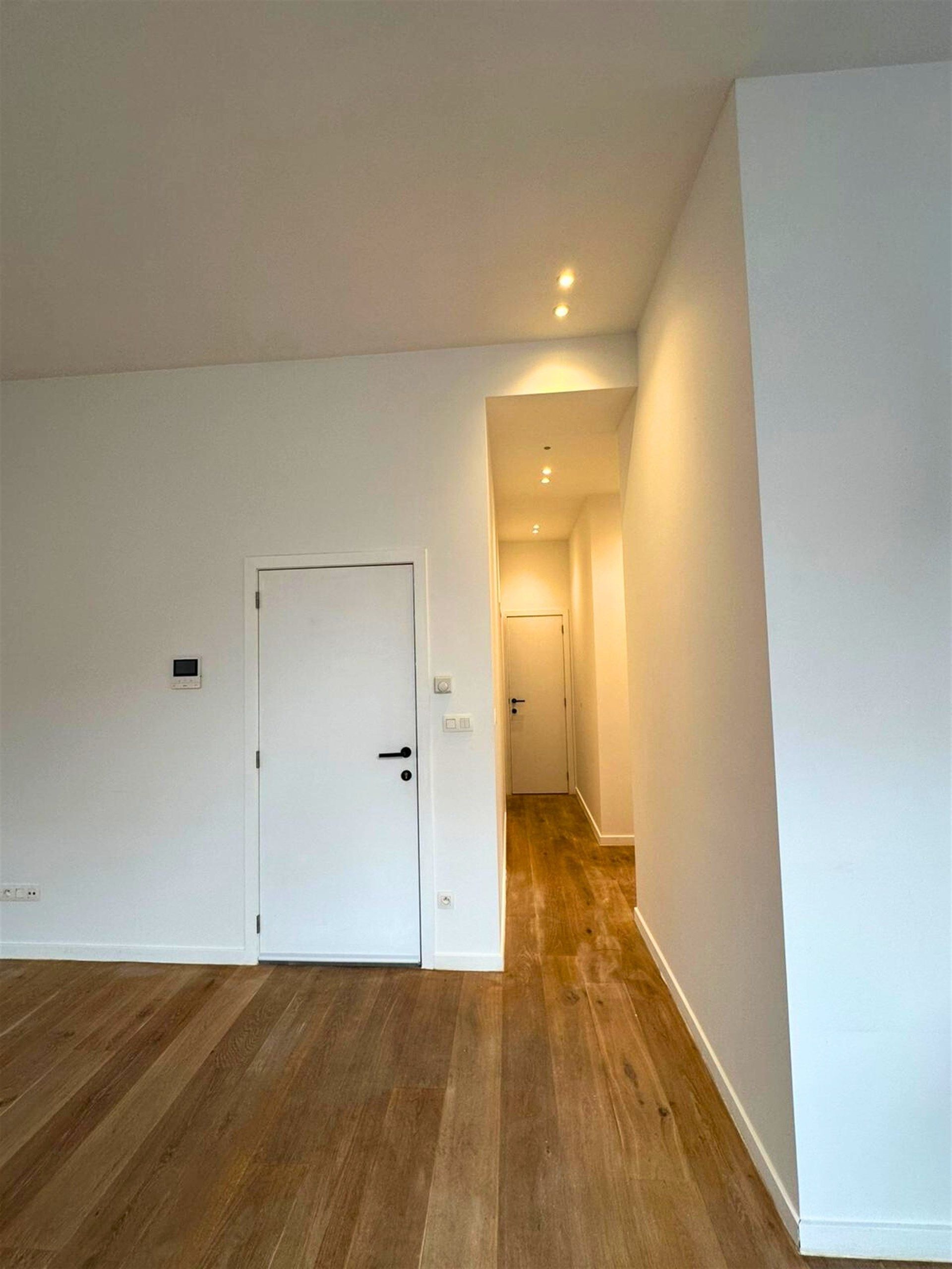 Volledig gerenoveerd gelijkvloers appartement met 2 slaapkamers  te huur in Merksem foto 6