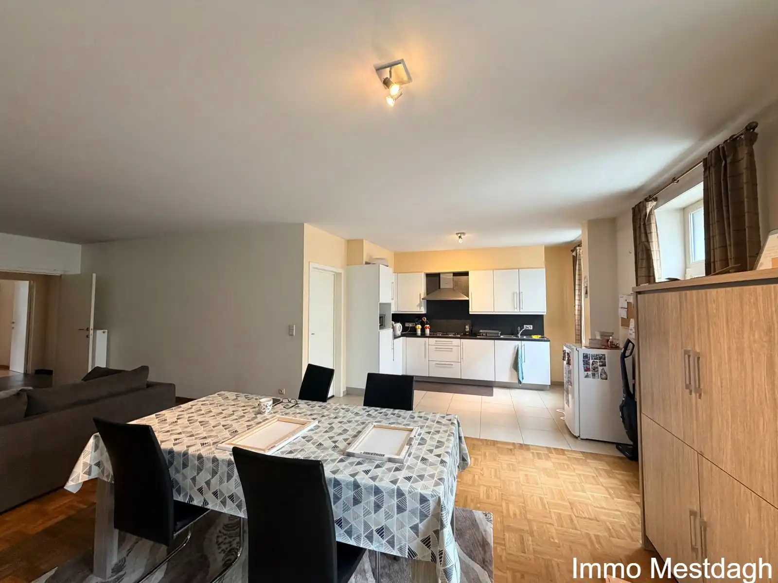 Ruim en energiezuinig gelijkvloers appartement (115 m²) met terras en staanplaats in hartje Diest foto 8