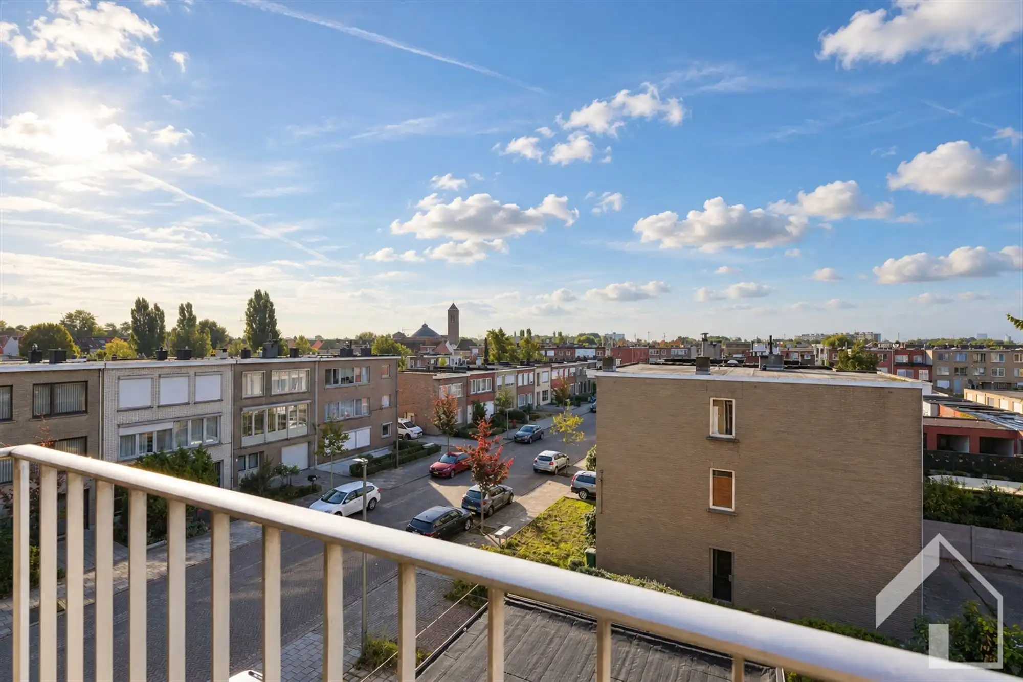 Lichtrijk hoekappartement met 2 slaapkamers, terras en garage met oprit foto 14