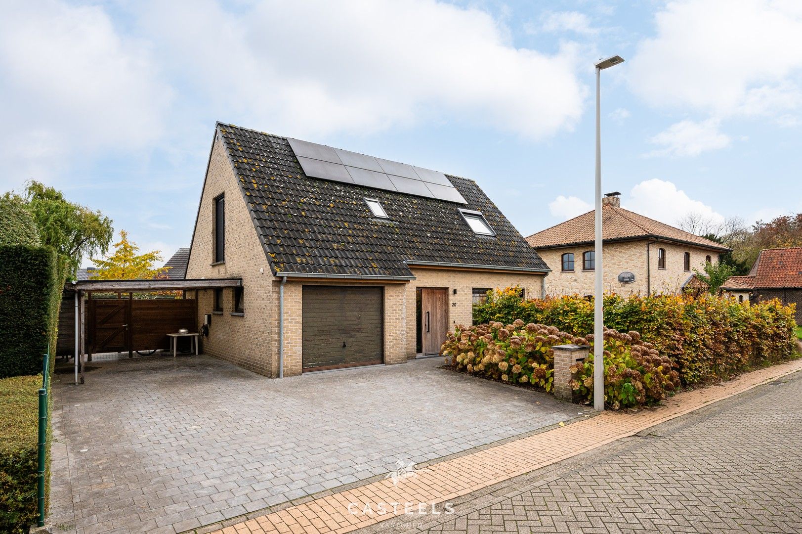 Instapklare, gerenoveerde villa met zicht op natuur te koop foto {{pictureIndex}}