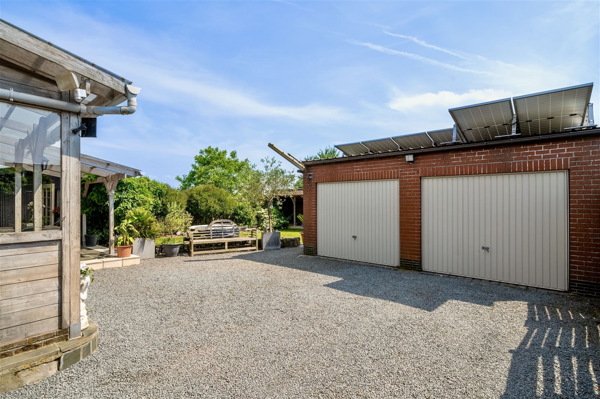 Schitterende bungalow met 4 slpks, tuin en dubbele garage foto 29