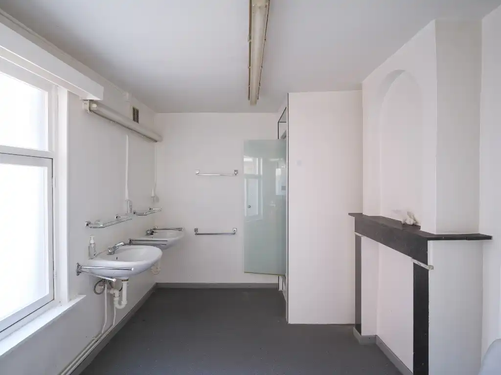 Te renoveren stadswoning op een absolute toplocatie aan het water foto 17