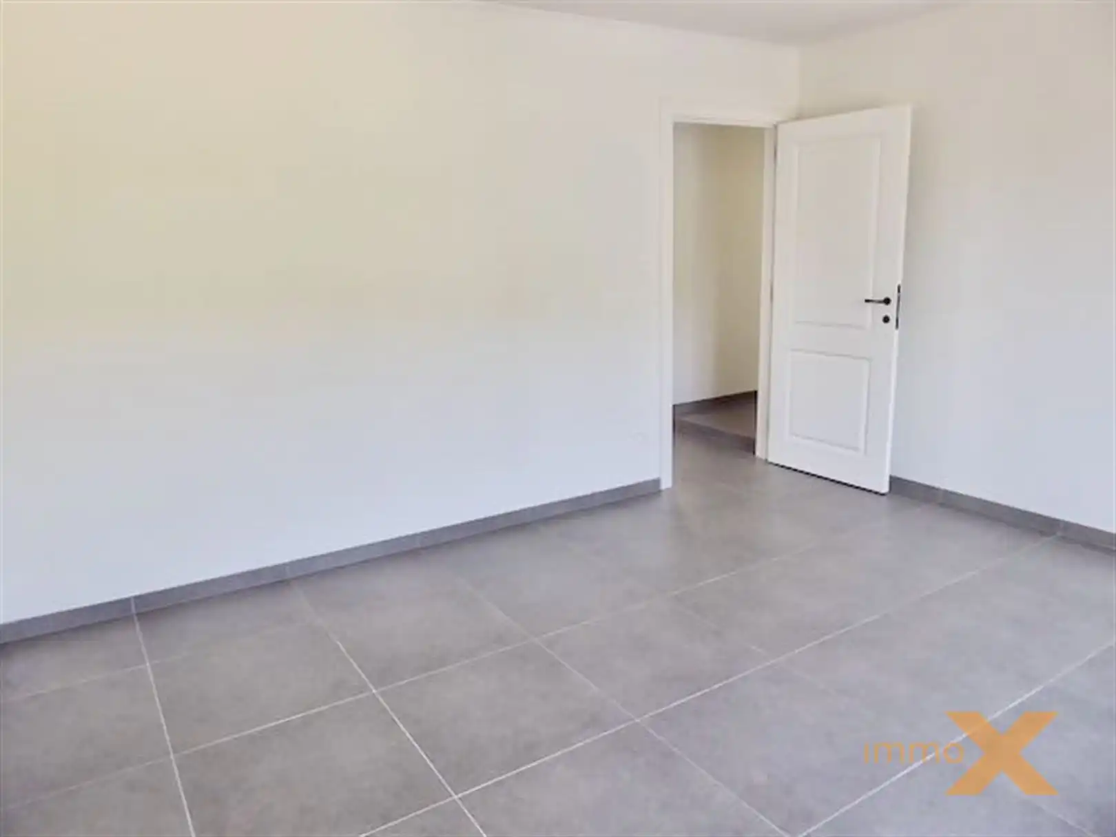 Heel ruim gerenoveerd appartement met leuk terras foto 7