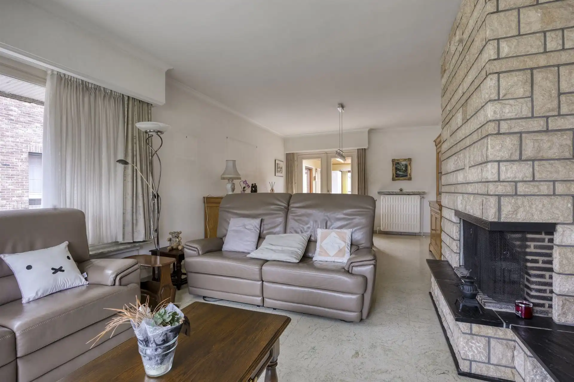 Woning met 3 slaapkamers, tuin en garage.  foto 3