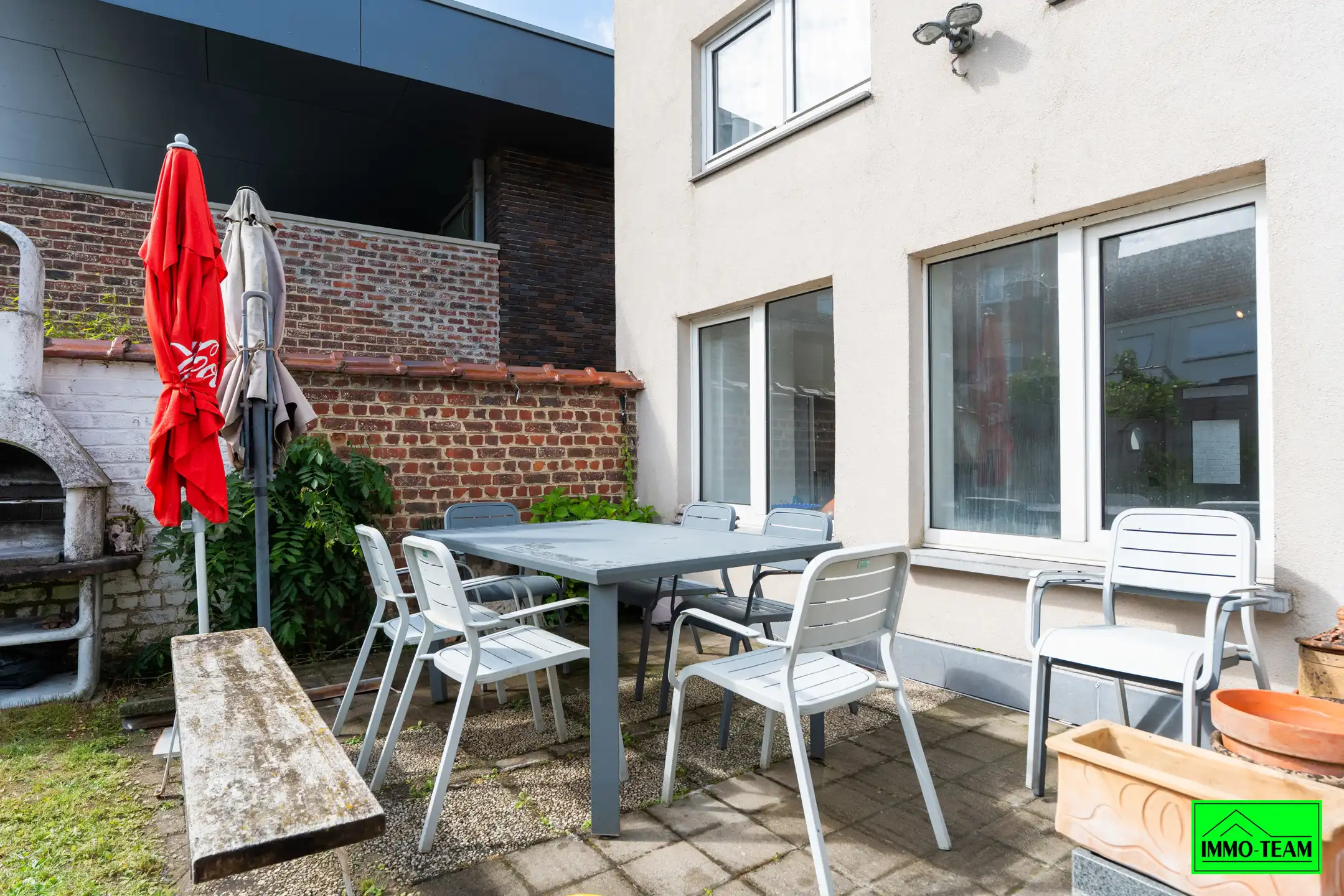 Ruime gedeeltelijk vernieuwde 2-gevel op gunstige locatie foto 31