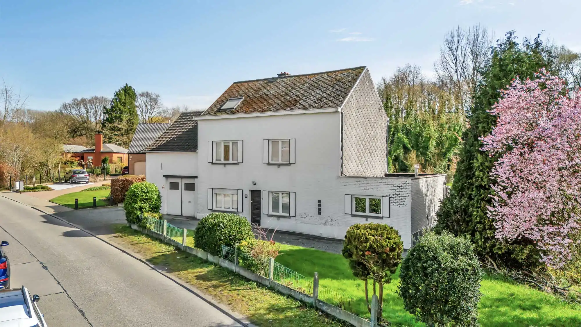 Gerenoveerde woning op 24a 12ca foto {{pictureIndex}}