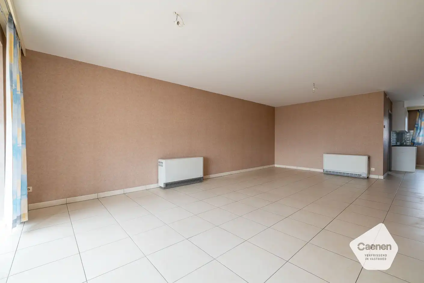 Ruim woonappartement in goede staat foto 6