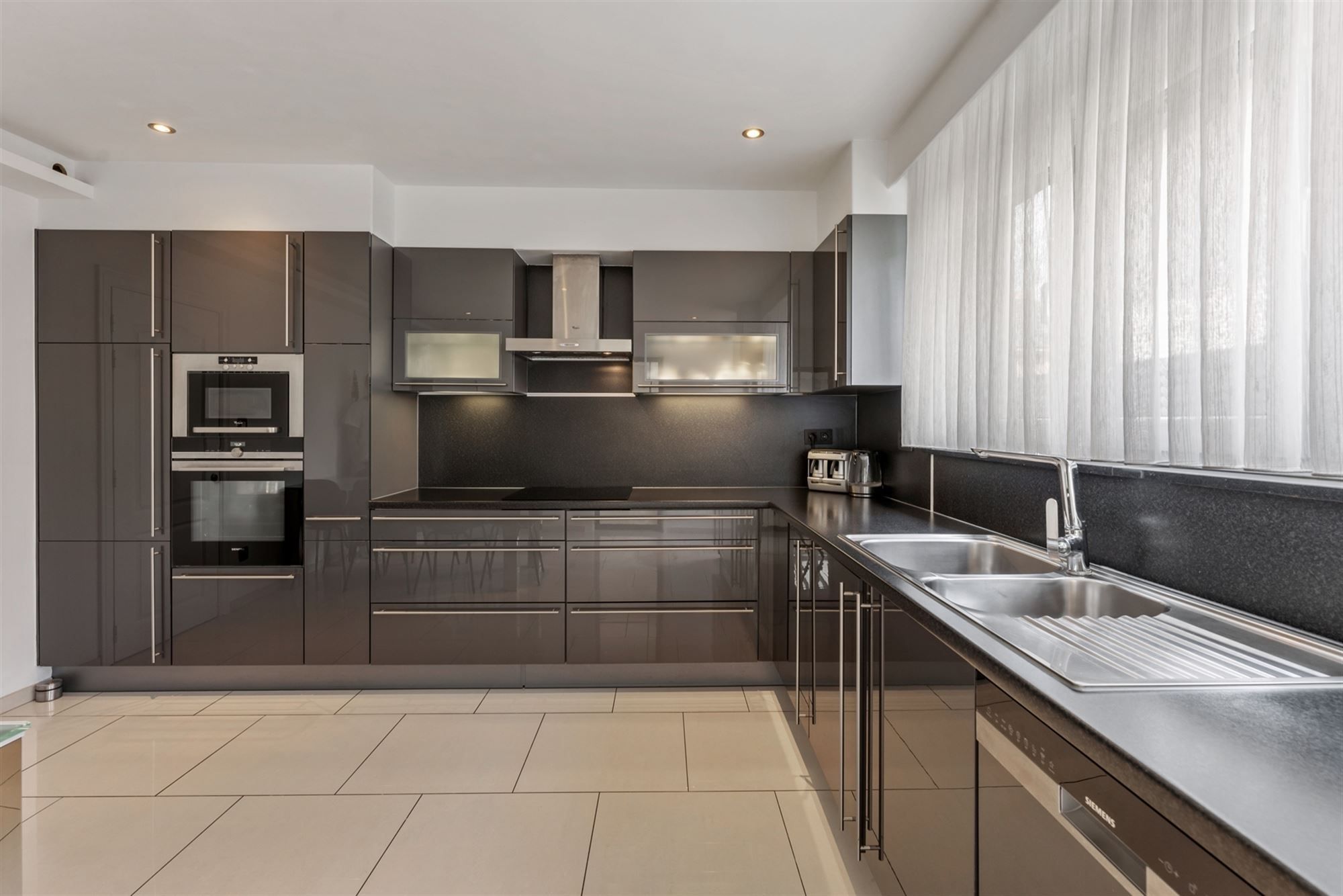 ZEER RUIME WONING MET 5 LAAPKAMERS OP RUSTIGE DOCH CENTRALE LIGGING IN KOERSEL foto 6