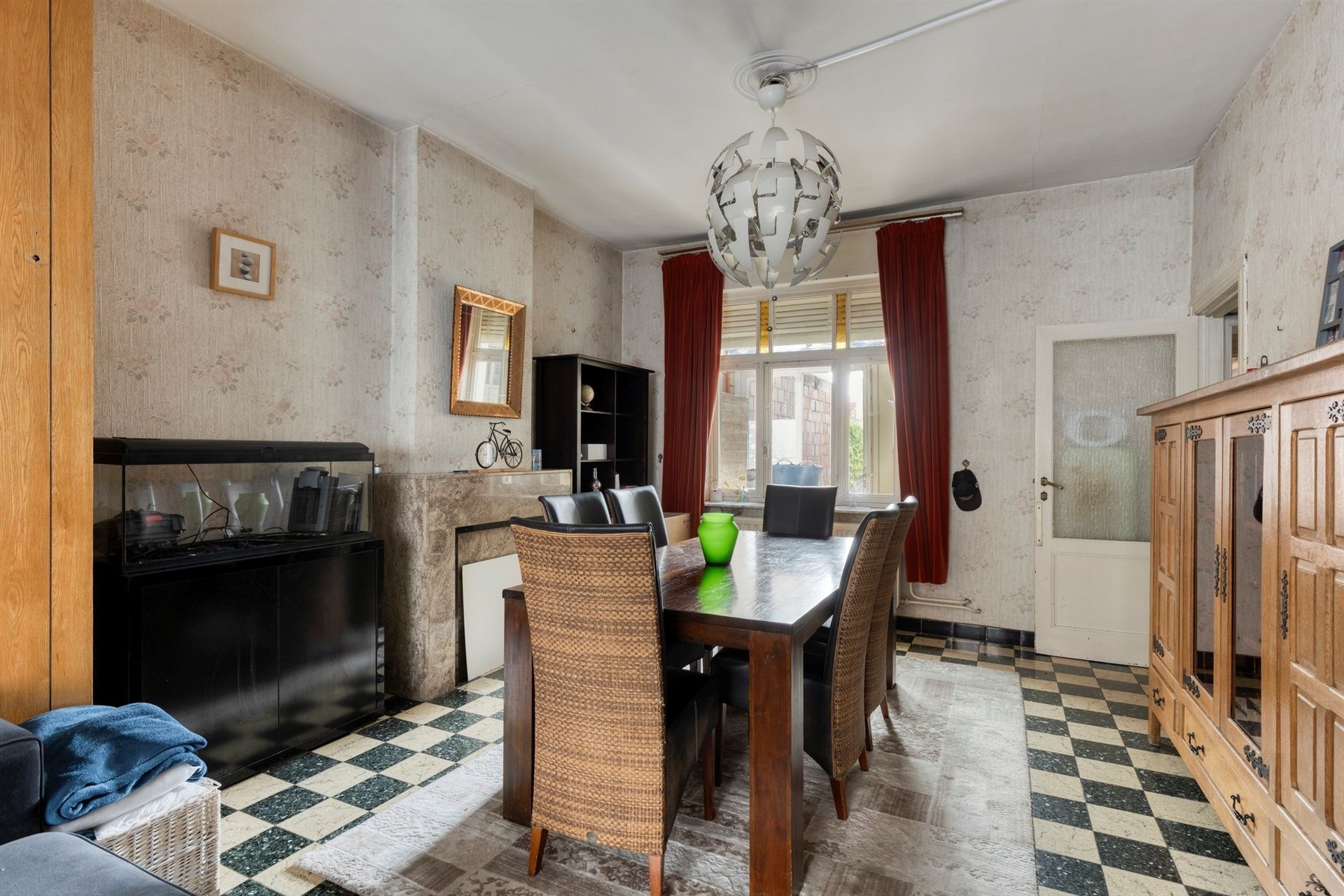Ruime woning met potentieel in hartje Merchtem
 foto 5