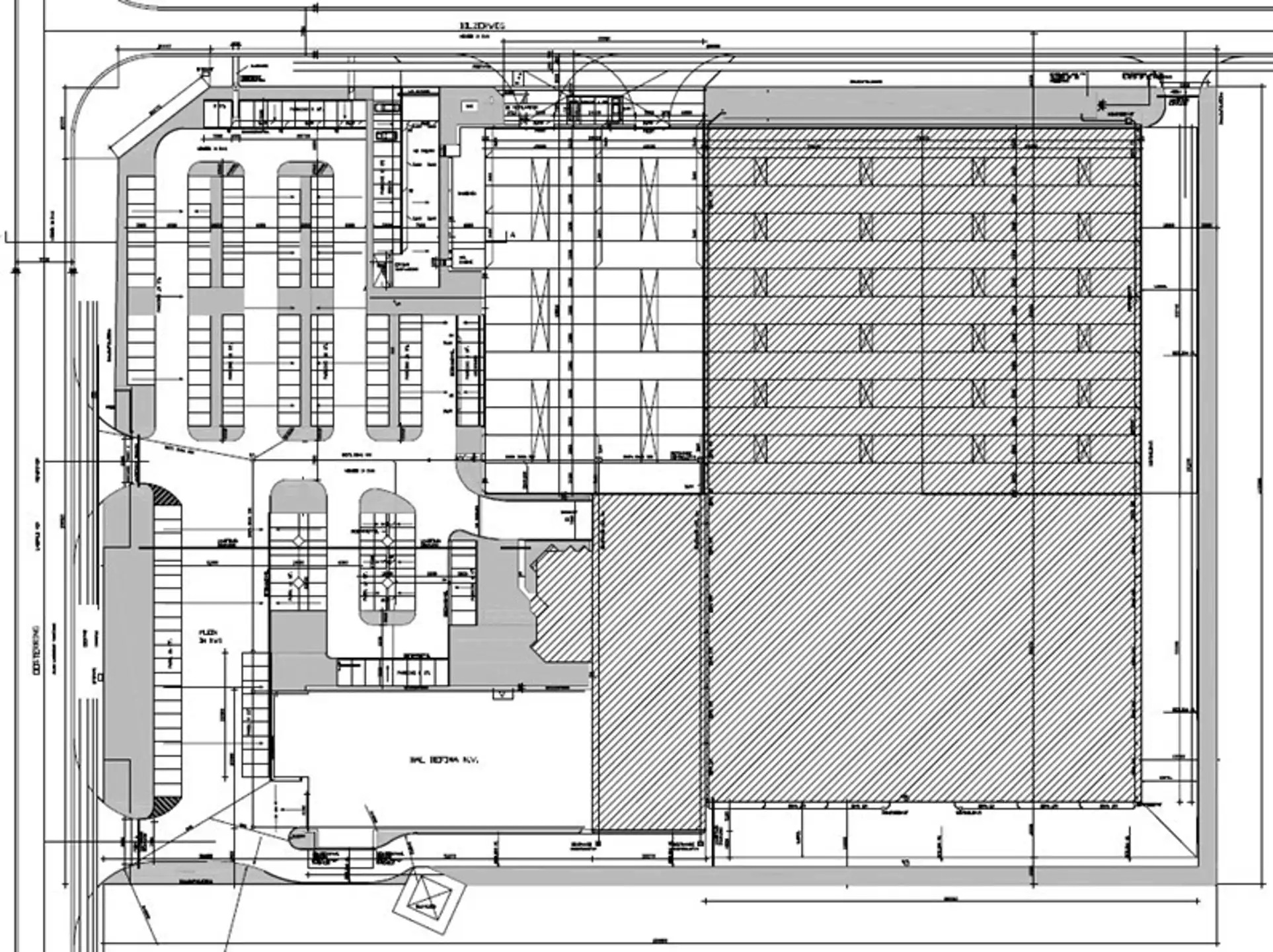 Te Huur Genk: Magazijn 1  poort + 170m² kantoor foto 8