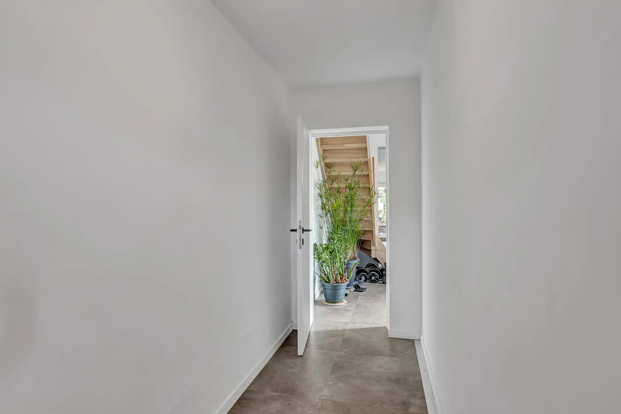 Instapklare gezinswoning met 4 slaapkamers en 2 badkamers foto 2