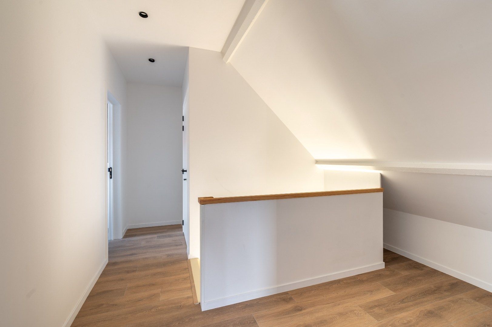 Instapklare gezinswoning met garage, 5 slaapkamers, 2 badkamers én een zonnige tuin foto 19
