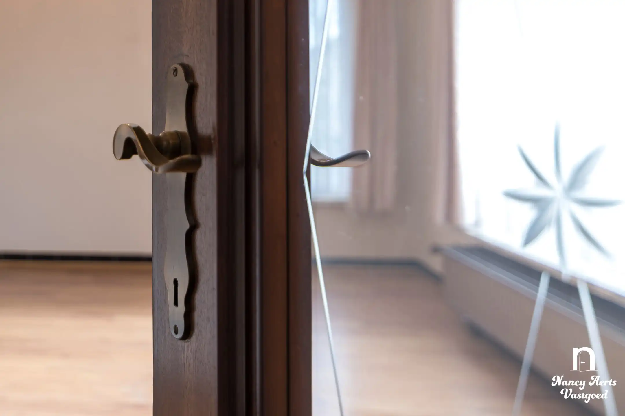 Karaktervolle woning met groene tuin in een rustige straat foto 28