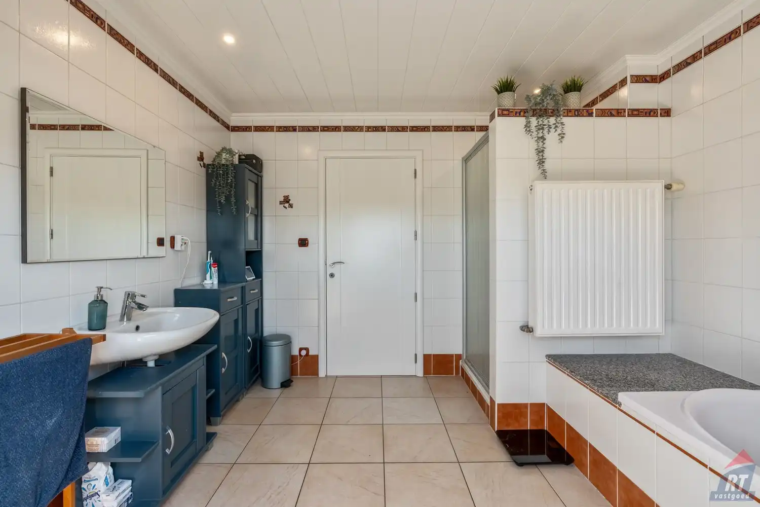 Zeer ruime, instapklare gezinswoning met  4 tot 5 slaapkamers foto 20