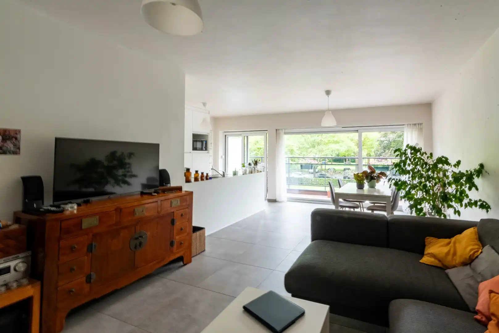 Rustig gelegen 2-slaapkamer appartement met 2 terrassen!    foto 2