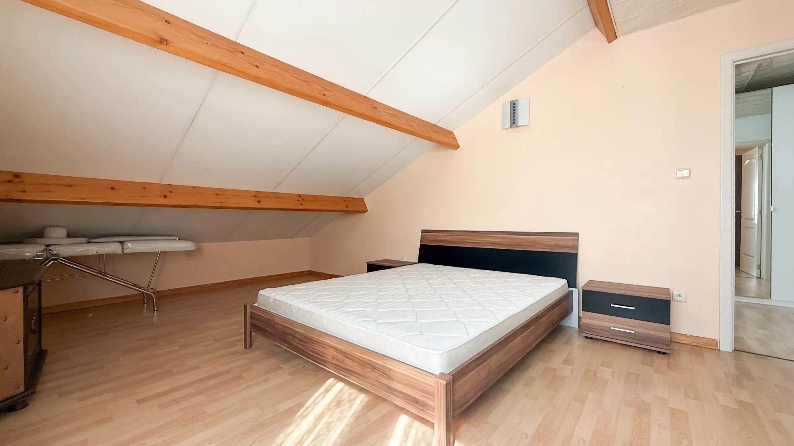 Ruime woning met 4 SLPK op een toplocatie! foto 39