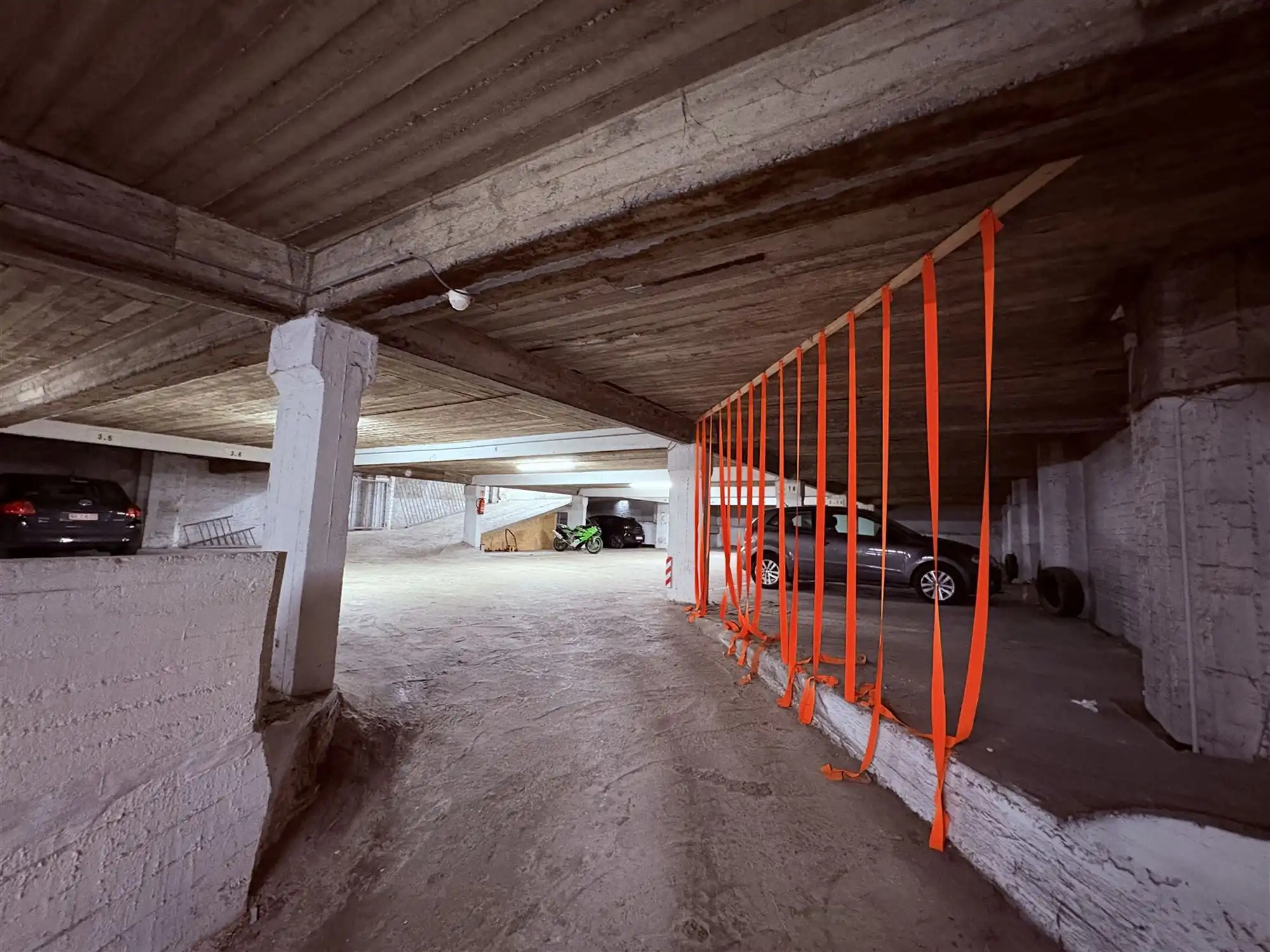 Luxor -Parking: 60 parkeerplaatsen - 5 motorplaatsen en 1 berging. foto 7