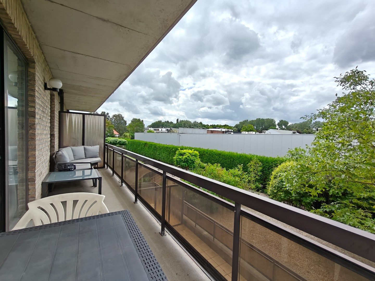 Ruim en licht appartement met drie terrassen en ondergrondse parkeerplaats foto 8