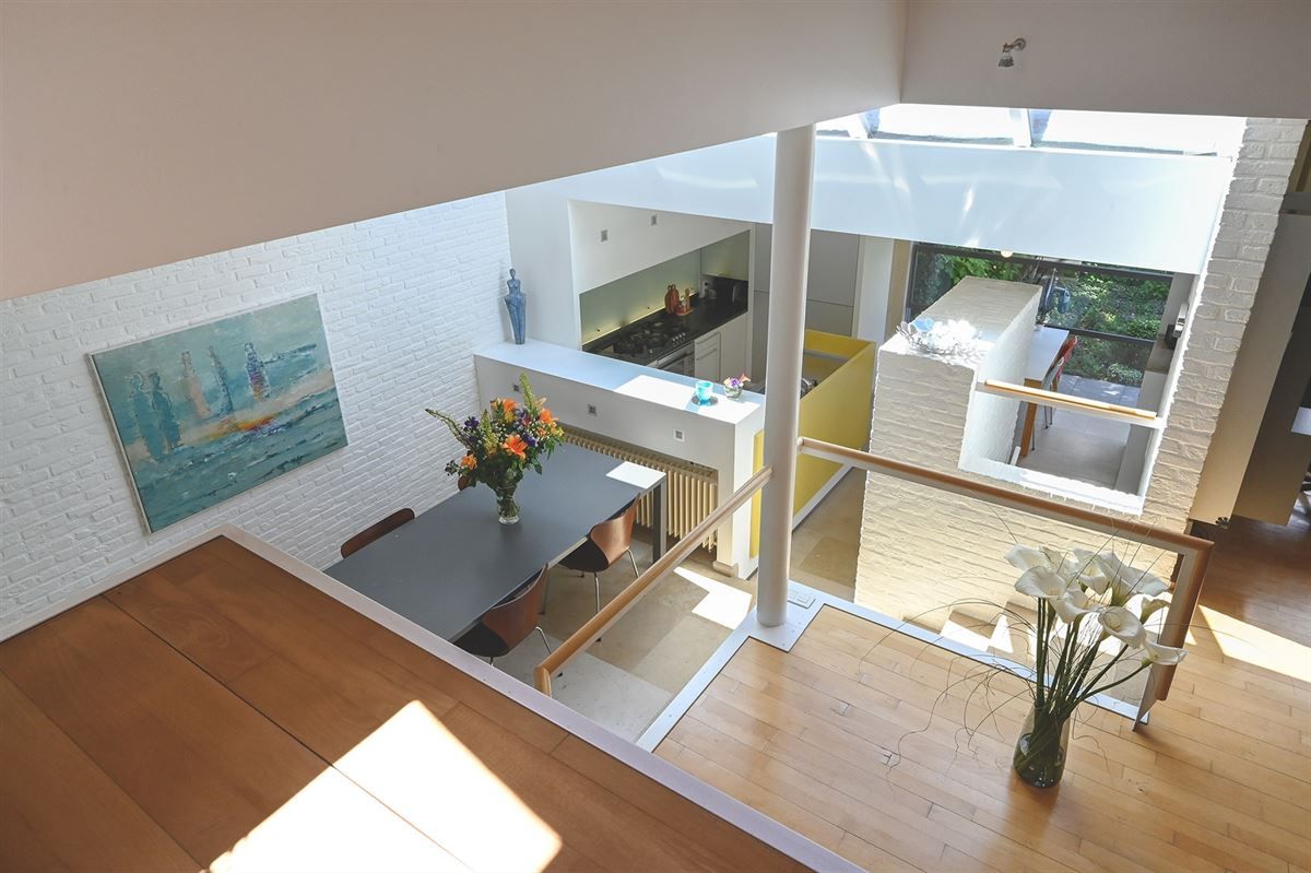 Ruime architectenwoning met prachtige parktuin foto 4