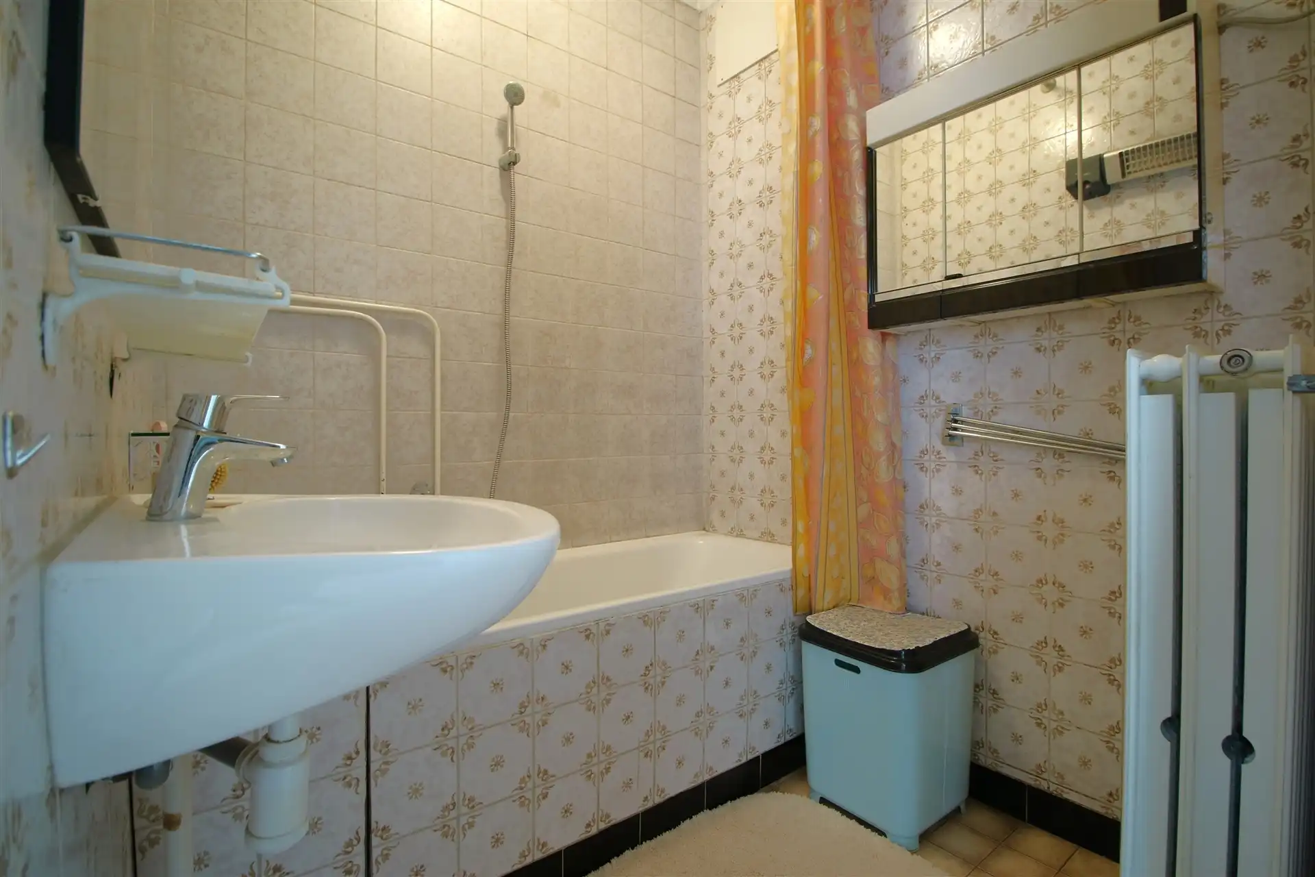 Op te frissen woning in het centrum foto 9