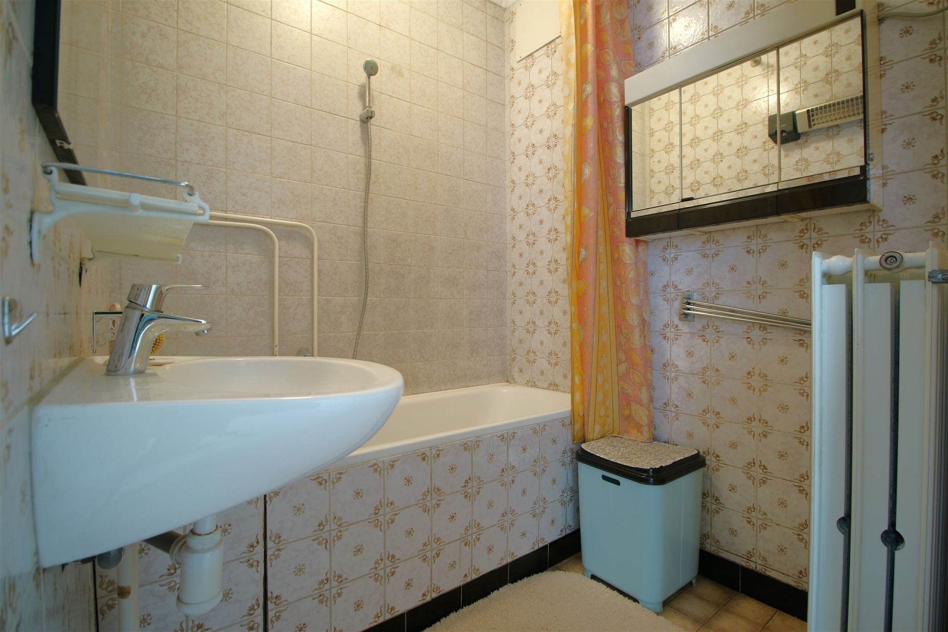 Op te frissen woning in het centrum foto 9