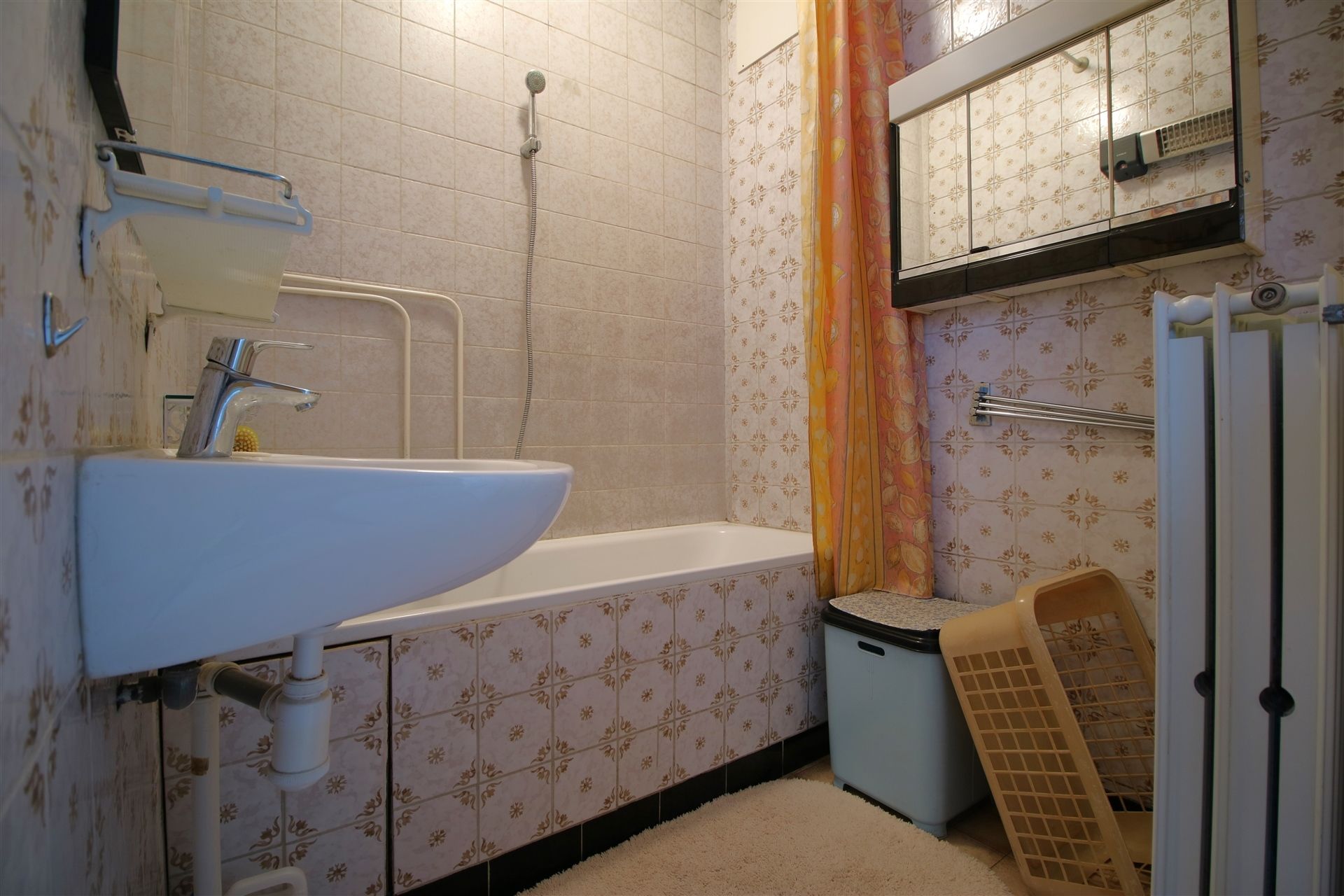 Op te frissen woning in het centrum foto 9