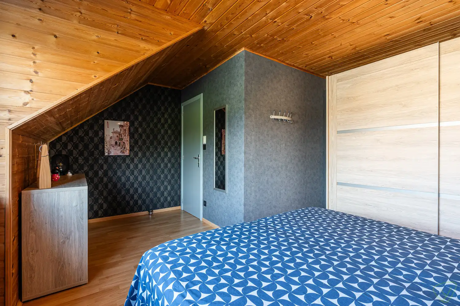 Moderne gezinswoning te koop in Eeklo met 3 slaapkamers, garage en zolder, perfect voor comfortabel wonen! foto 18