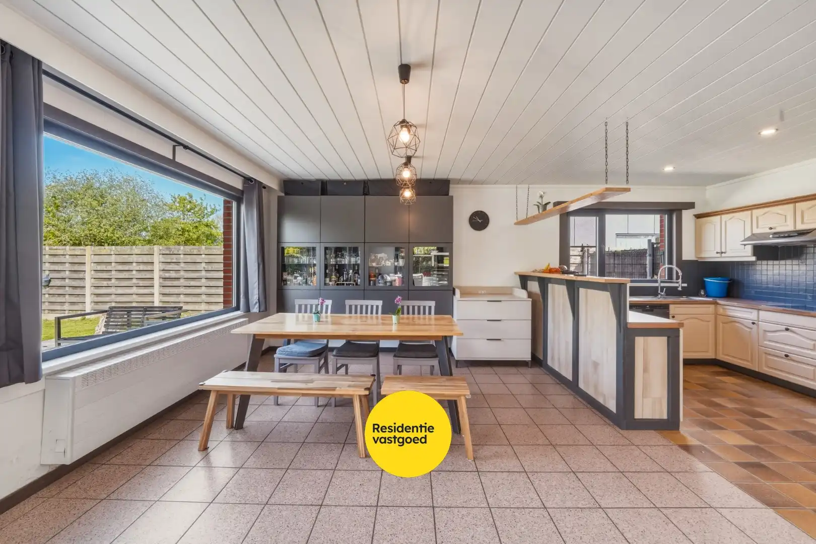 Instapklare ruime bungalow met zongerichte tuin in hartje Oudenburg! foto 8