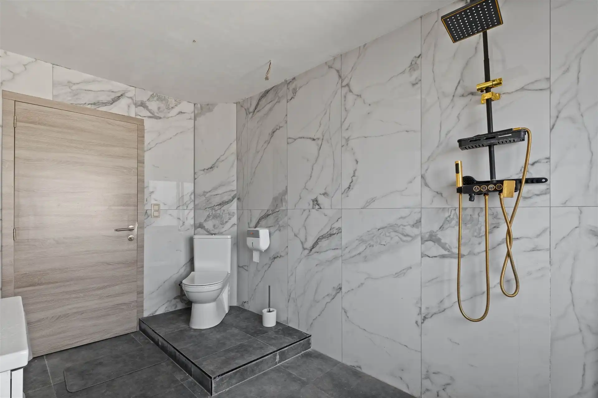 Halfopen bebouwing met magazijn (225m²) foto 17