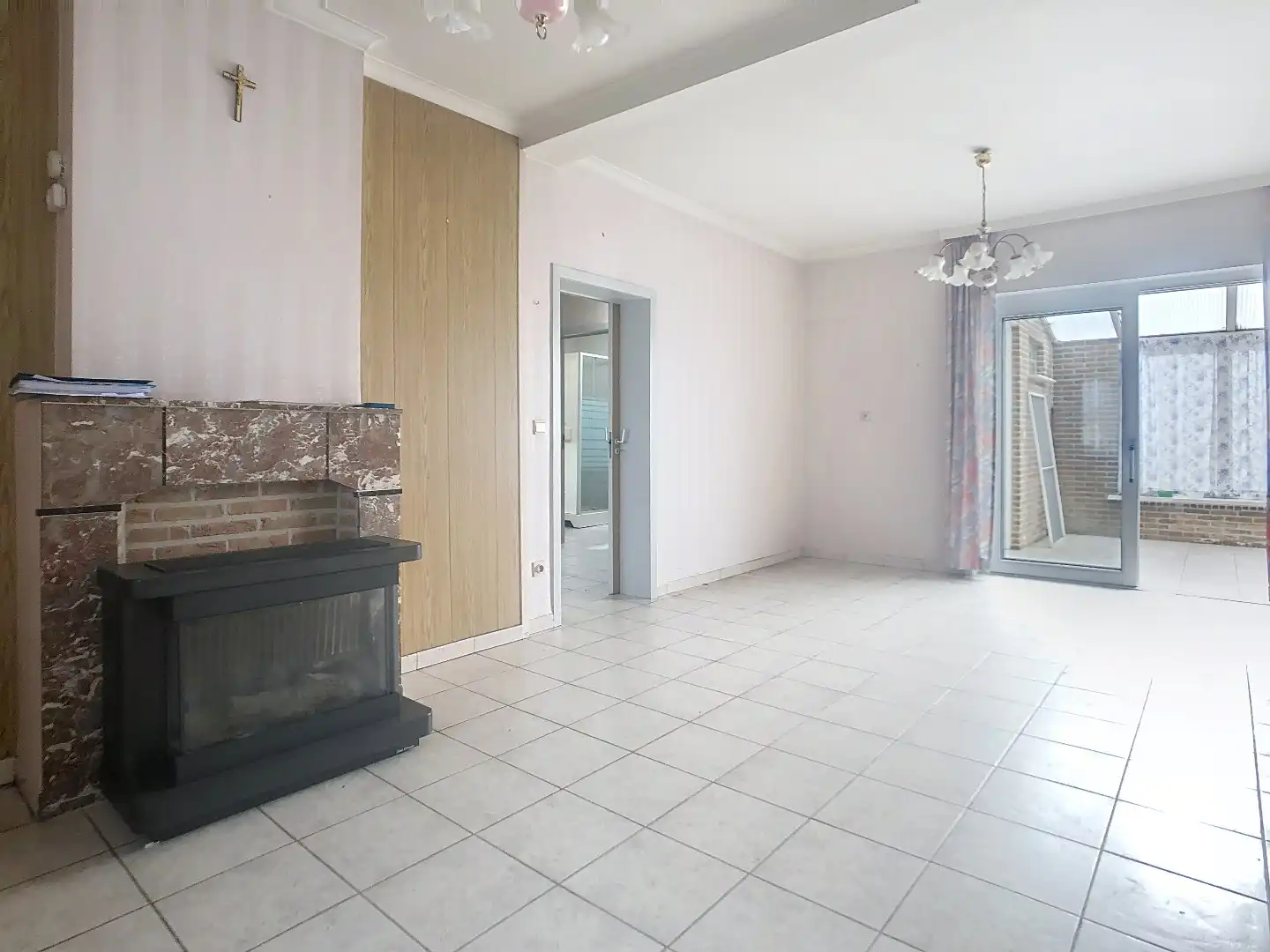 Woning met 2 slaapkamers, garage , berging en grote tuin  foto 3