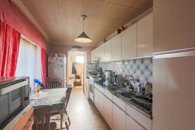 Landelijk gelegen, volledig te renoveren halfopen woning op 1823m². foto 10