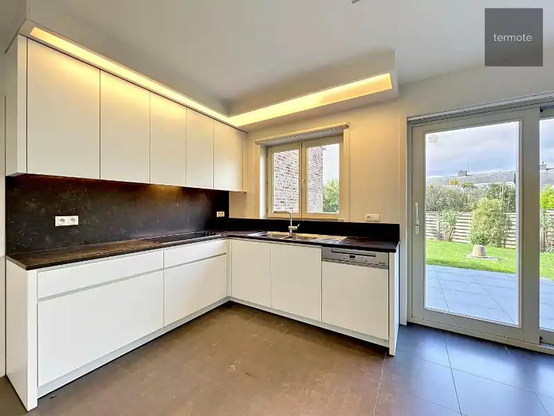 Ruime halfopen woning foto 19