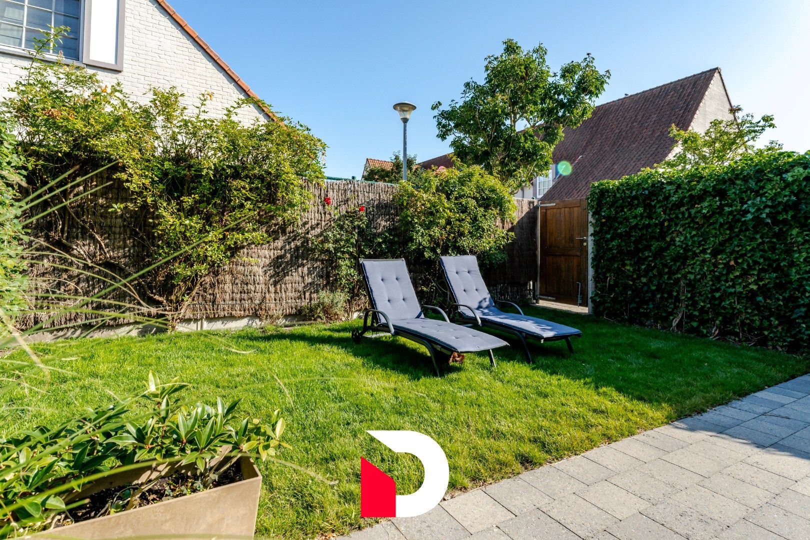 Charmante halfopen en instapklare woning in centrum Moerkerke foto 9