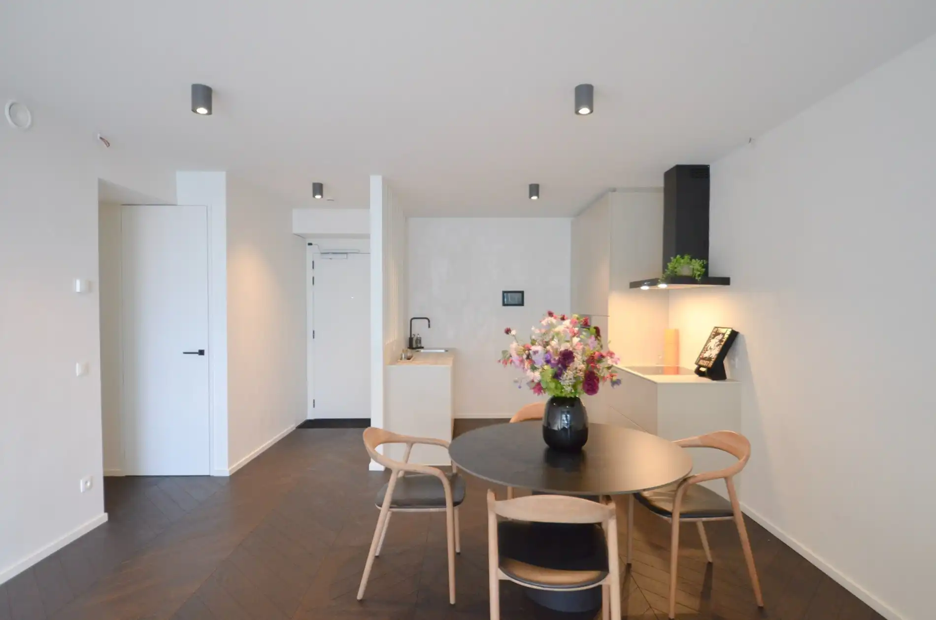 Stijlvol appartement met een ruim zonnig terras gelegen in The Tower. foto 6