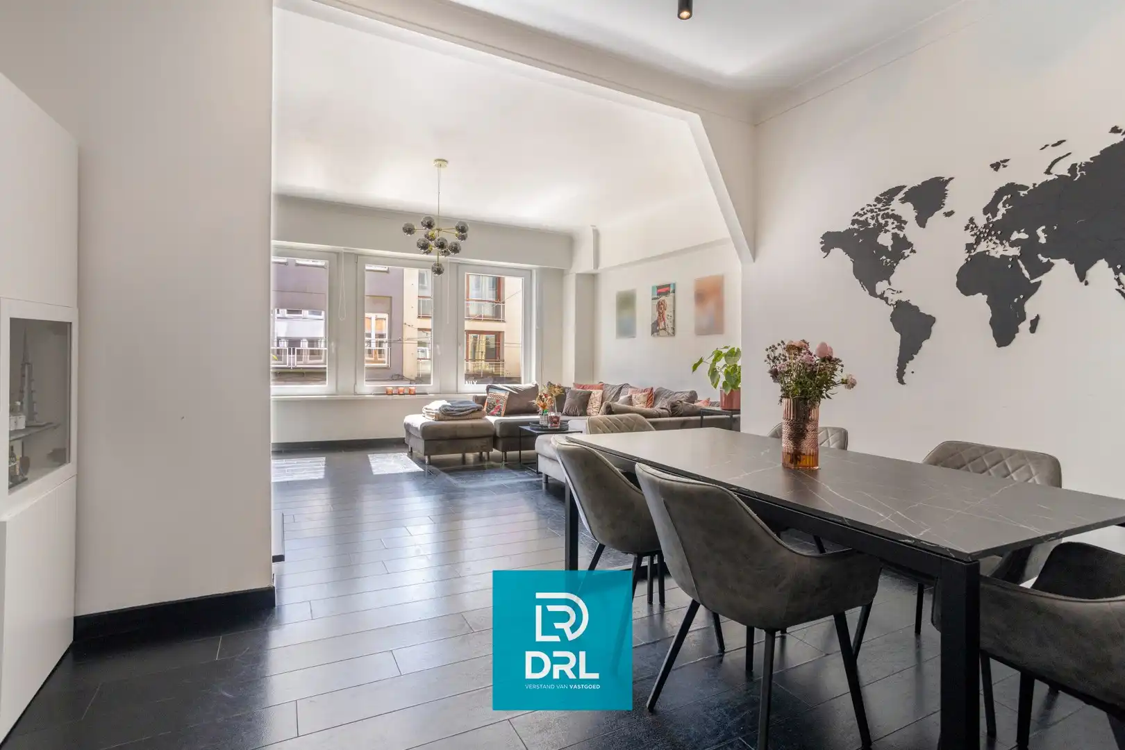 2 APPARTEMENTEN met HANDELSZAAK foto {{pictureIndex}}