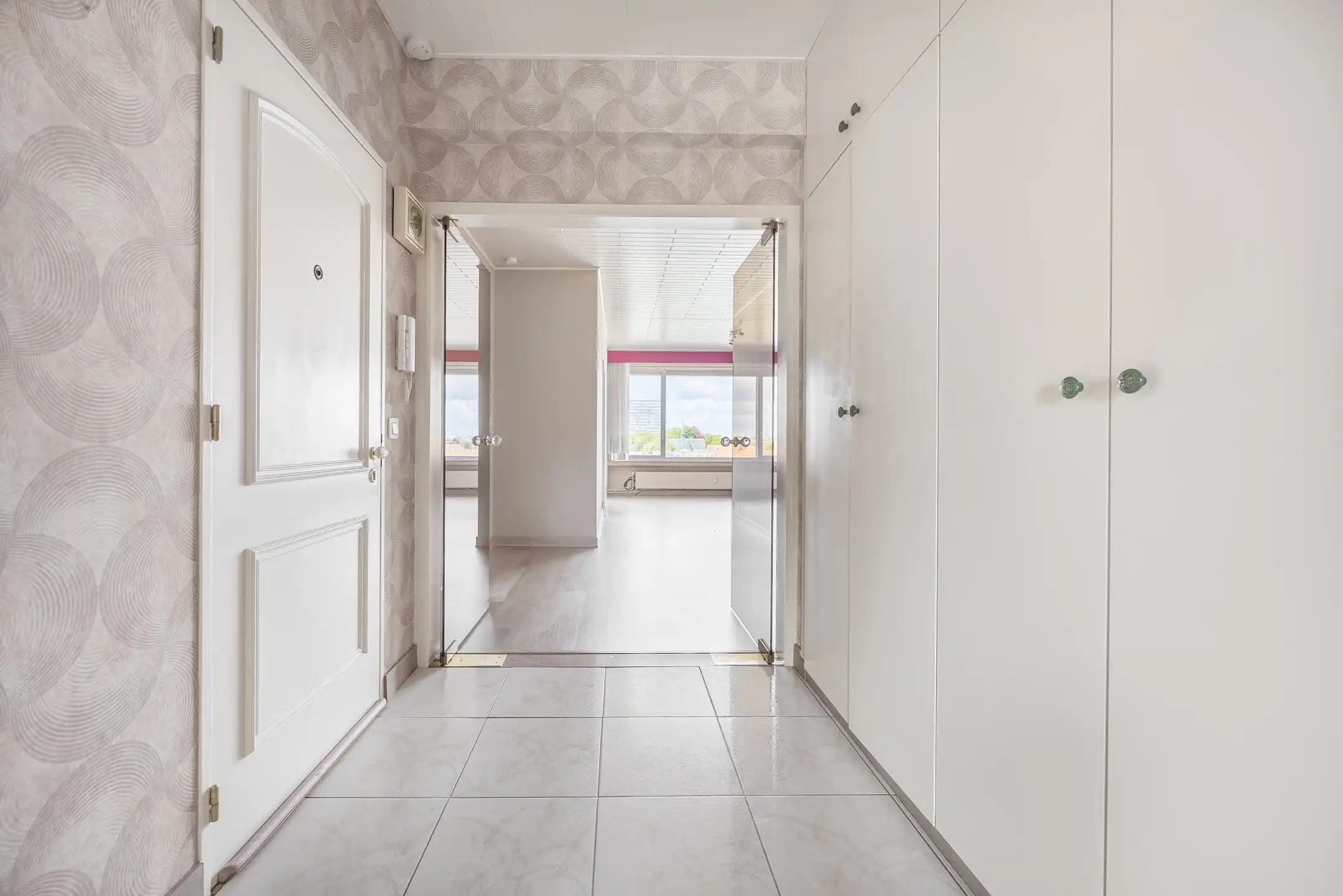 Mooi centraal gelegen appartement met 2 slaapkamers en terras foto 9