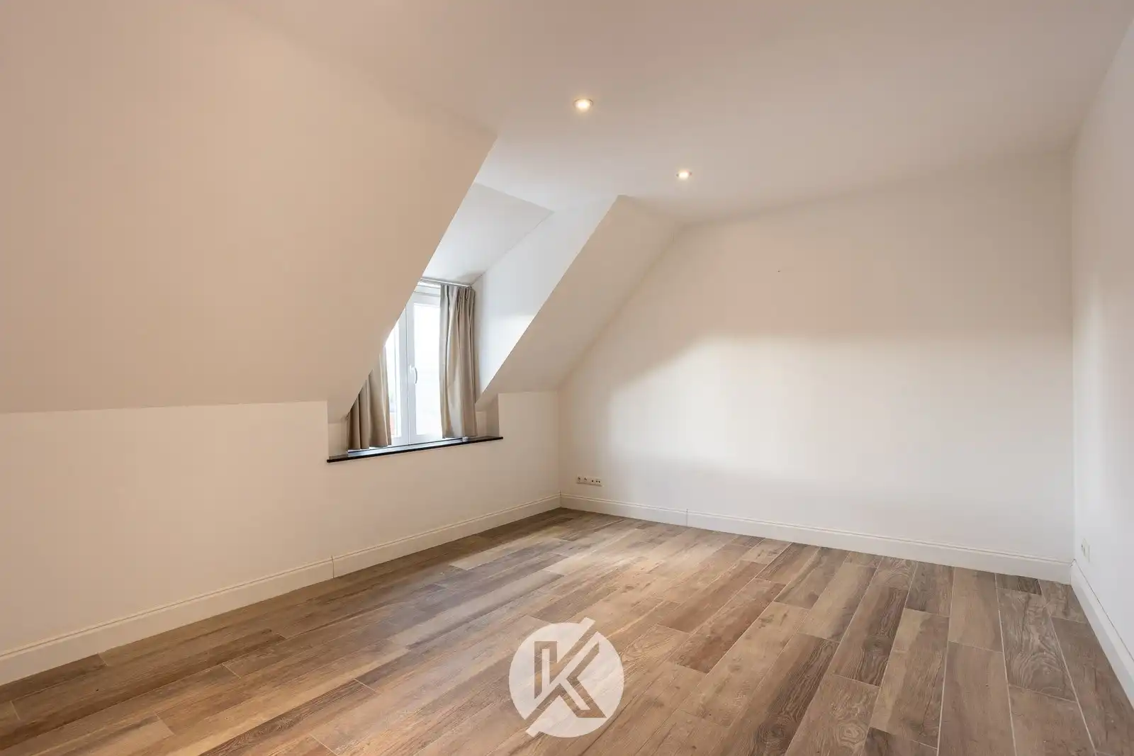 Halfopen gezinswoning in landelijke stijl foto 14