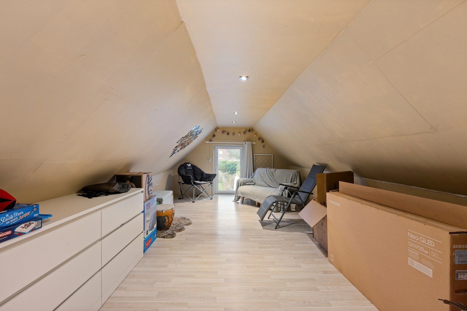 Instapklare halfopen woning met 5 slaapkamers, zonnige tuin en garage in Roeselare foto 16